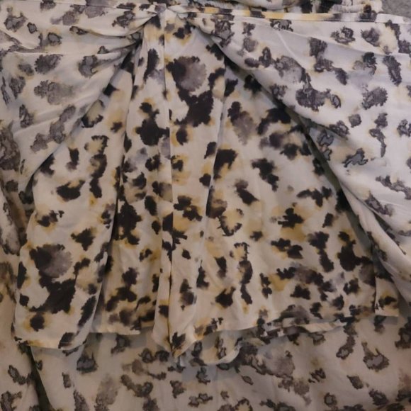 Love Fire Womens Skirted Romper White Yellow Animal Print Cheetah V Neck L New - Picture 7 of 10